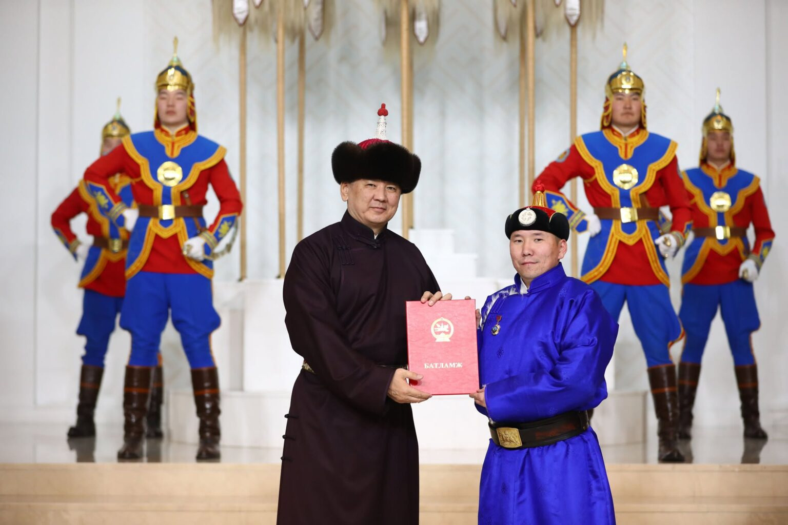 Шагайн харваачдад улсын цол олголоо